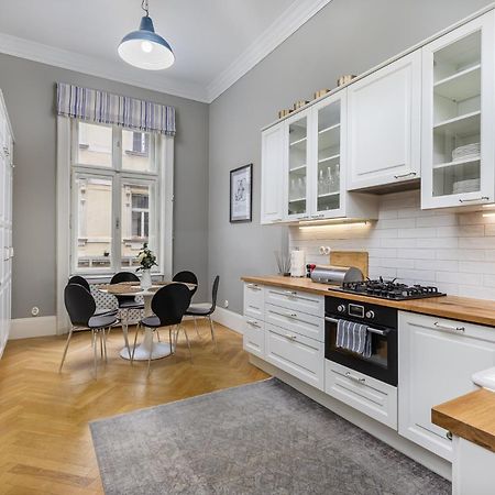 Spacious Victorian Residence By Grand Boulevard Budapest Esterno foto